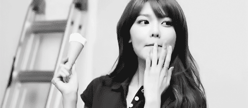 Девушки с мороженым