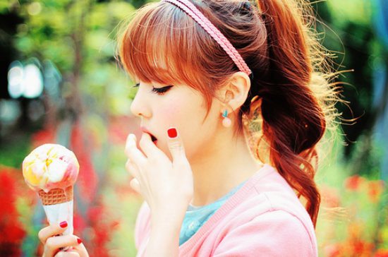 Девушки с мороженым
