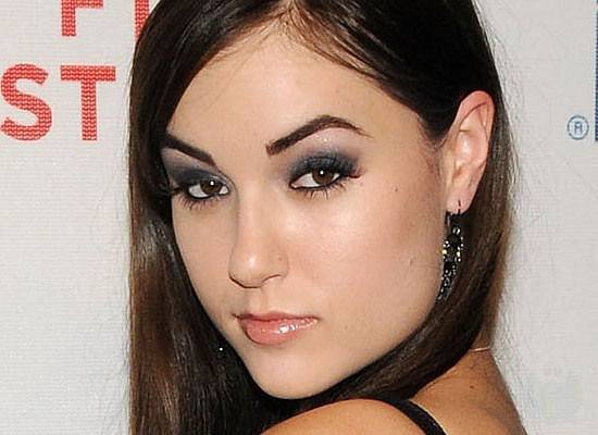 Саша Грей призналась, что в порнобизнес ее втянул бойфренд из военной разведки