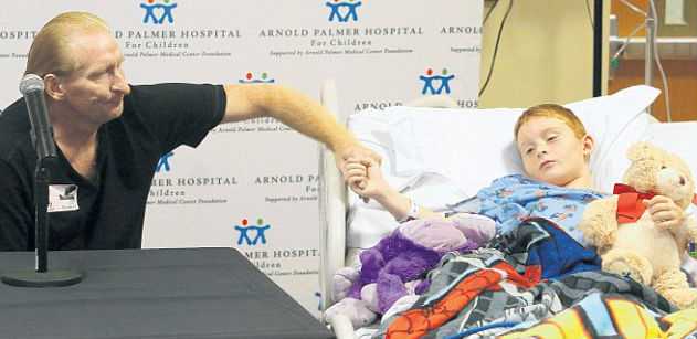 После схватки с ребенком крокодил лишился зуба