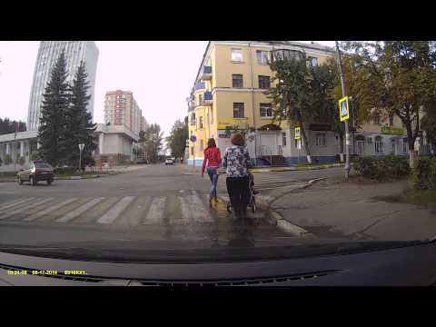 Учите детей переходить дорогу!