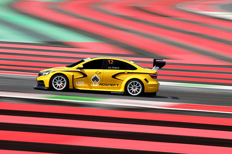  Фотографии гоночной Лады Весты