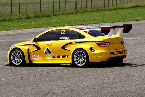  Фотографии гоночной Лады Весты