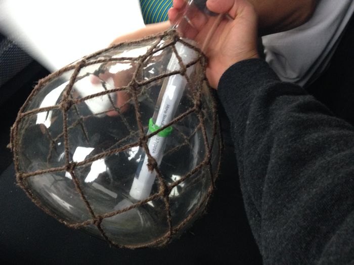 Необычное послание в бутылке