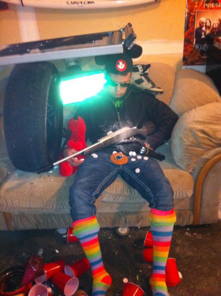 Бухнул с друзьями в гараже...