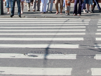 В Красноярске на пешеходном переходе сбили девушку