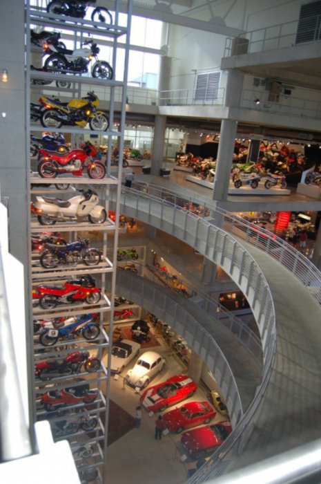 Самая большая в мире коллекция мотоциклов (89 фото)