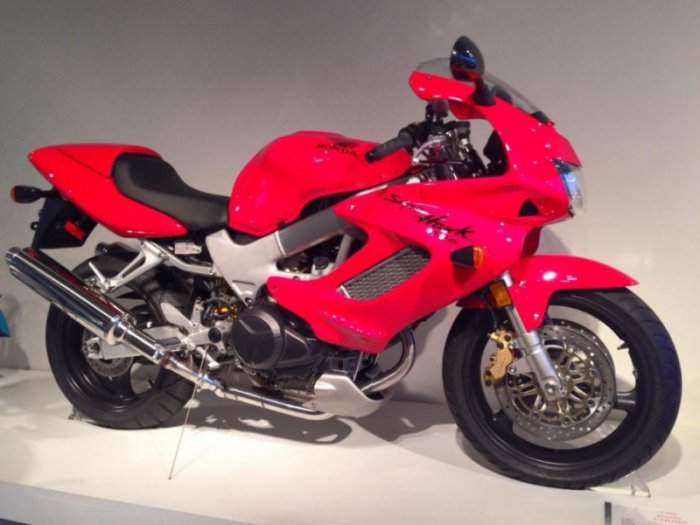 Самая большая в мире коллекция мотоциклов (89 фото)