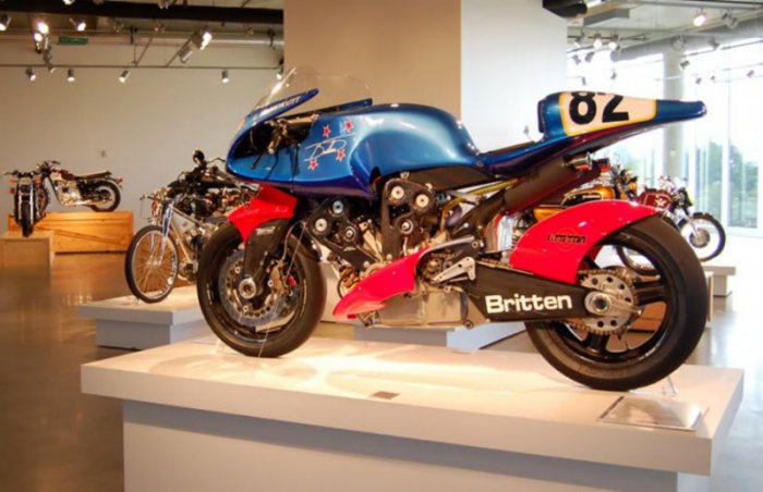 Самая большая в мире коллекция мотоциклов (89 фото)