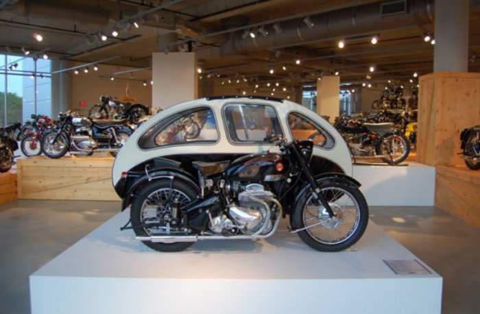 Самая большая в мире коллекция мотоциклов (89 фото)