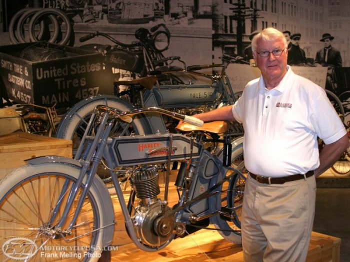 Самая большая в мире коллекция мотоциклов (89 фото)