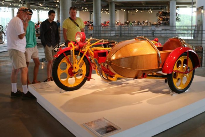 Самая большая в мире коллекция мотоциклов (89 фото)