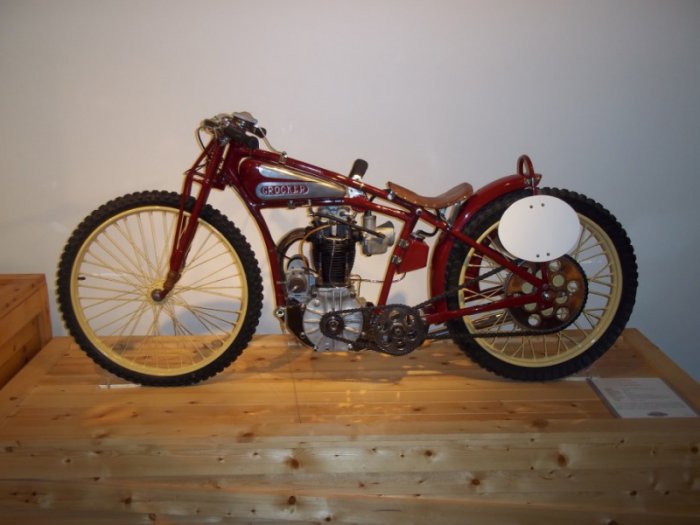 Самая большая в мире коллекция мотоциклов (89 фото)