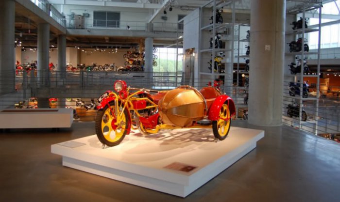 Самая большая в мире коллекция мотоциклов (89 фото)