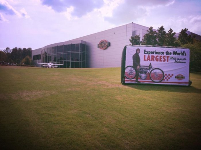 Самая большая в мире коллекция мотоциклов (89 фото)