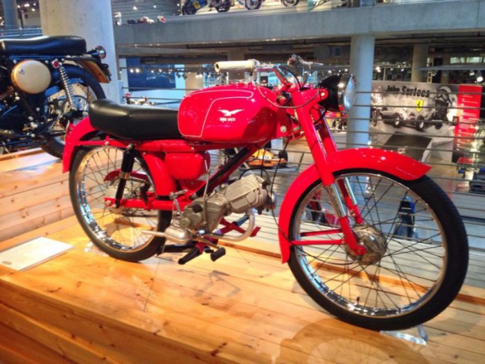 Самая большая в мире коллекция мотоциклов (89 фото)