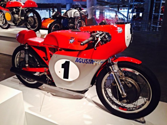 Самая большая в мире коллекция мотоциклов (89 фото)