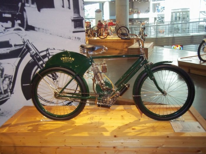 Самая большая в мире коллекция мотоциклов (89 фото)