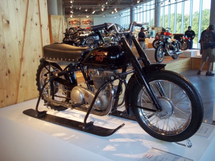 Самая большая в мире коллекция мотоциклов (89 фото)