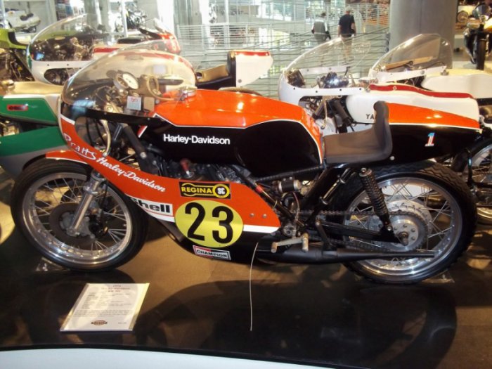 Самая большая в мире коллекция мотоциклов (89 фото)