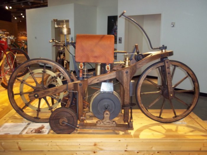 Самая большая в мире коллекция мотоциклов (89 фото)