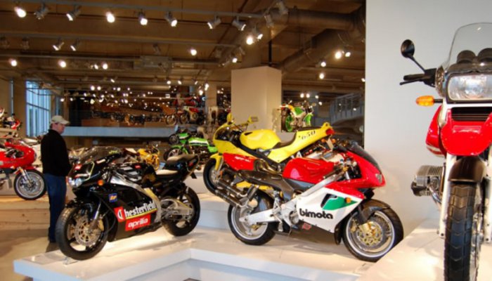 Самая большая в мире коллекция мотоциклов (89 фото)