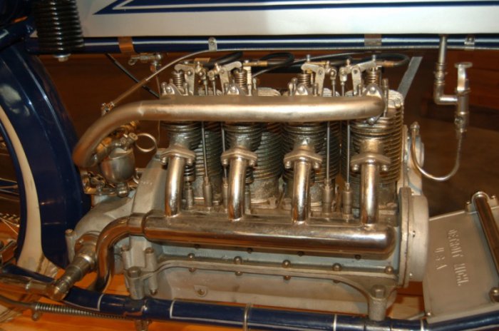 Самая большая в мире коллекция мотоциклов (89 фото)