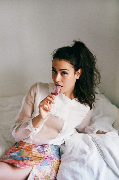 Девушки с мороженым