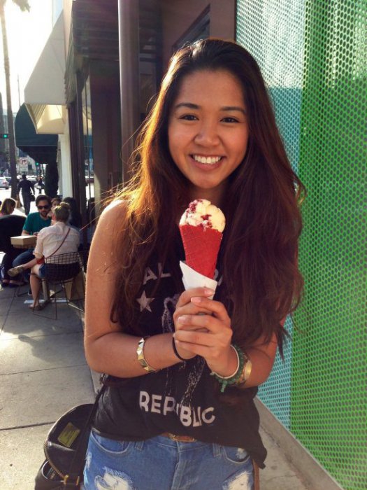 Девушки с мороженым