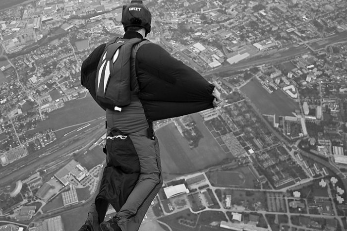 Полет на вингсьюте