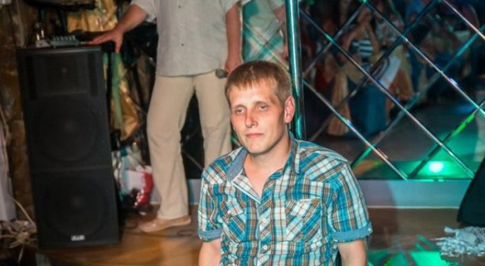 Когда жена рядом в стриптиз-клубе...