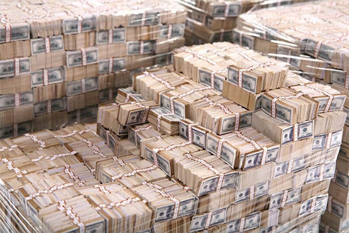 Новичок-кладоискатель нашел монету стоимостью 1,7 миллиона долларов