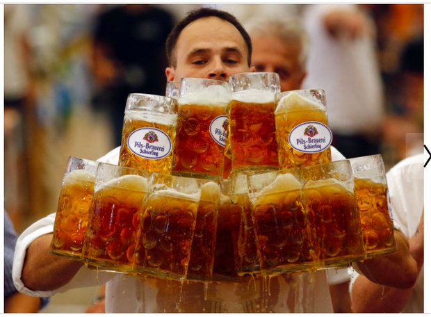 Мировой рекорд по переноске пива побит!