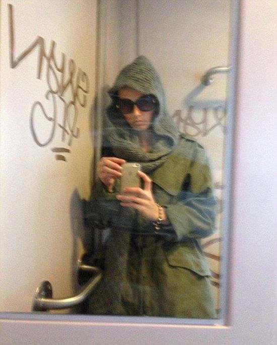 Лживая блондинка!