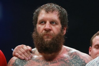 Александру Емельяненко предъявили обвинения в изнасиловании и краже паспорта