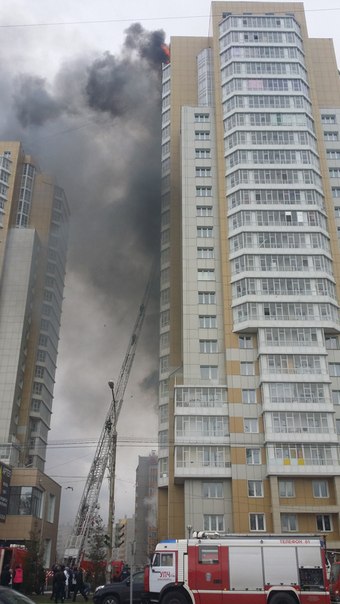 На ул. Шахтеров горит многоэтажка (17:34 - пожар локализован)