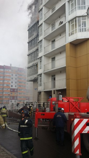 На ул. Шахтеров горит многоэтажка (17:34 - пожар локализован)