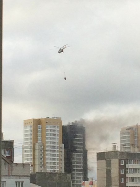 На ул. Шахтеров горит многоэтажка (17:34 - пожар локализован)