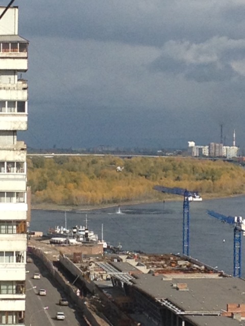 На ул. Шахтеров горит многоэтажка (17:34 - пожар локализован)