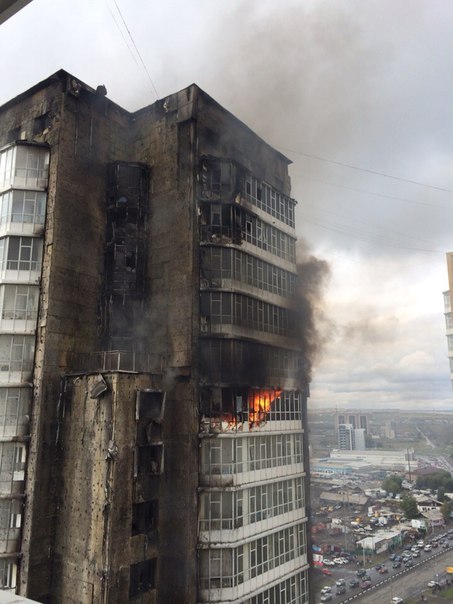 На ул. Шахтеров горит многоэтажка (17:34 - пожар локализован)