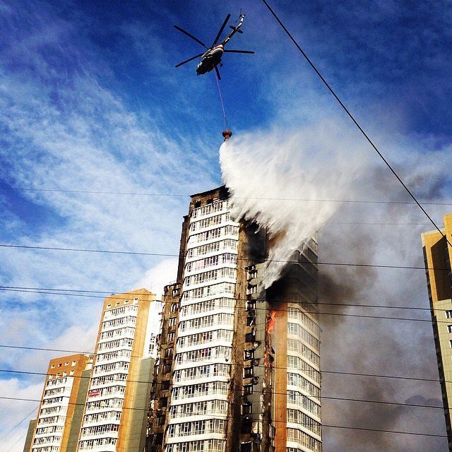МЧС: Вертолёты при тушении пожара на ул. Шахтёров «промахивались» специально