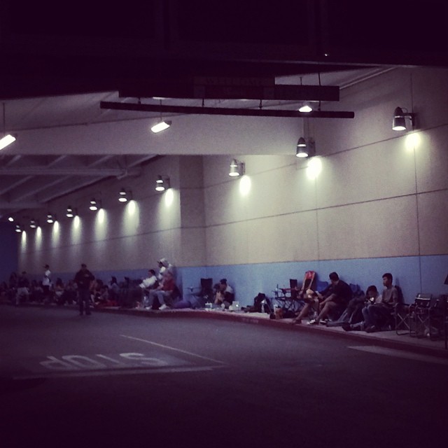 Люди гибнут за айфон