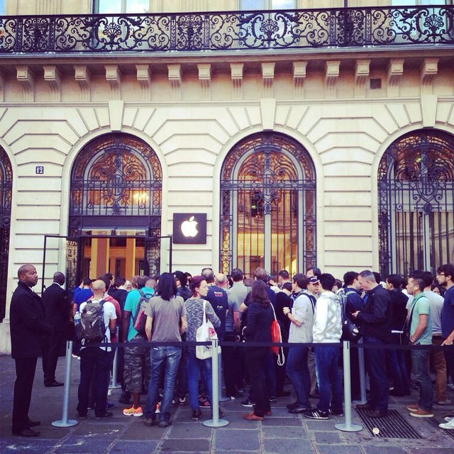 Люди гибнут за айфон