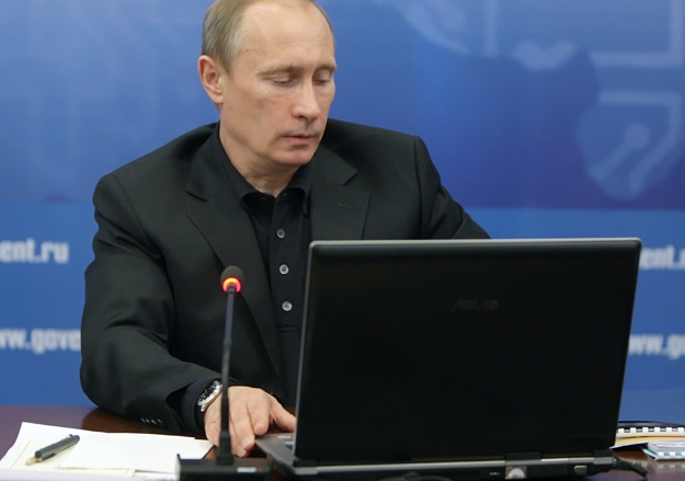 Путин поддержал идею введения 10% налога на софт