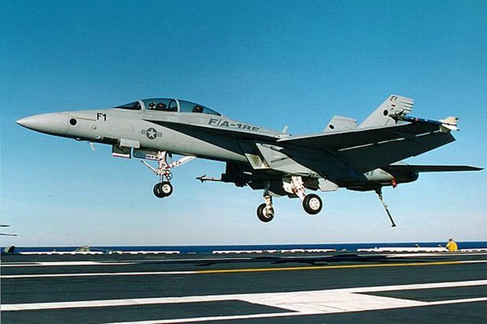 В Тихом океане минус два американских истребителя