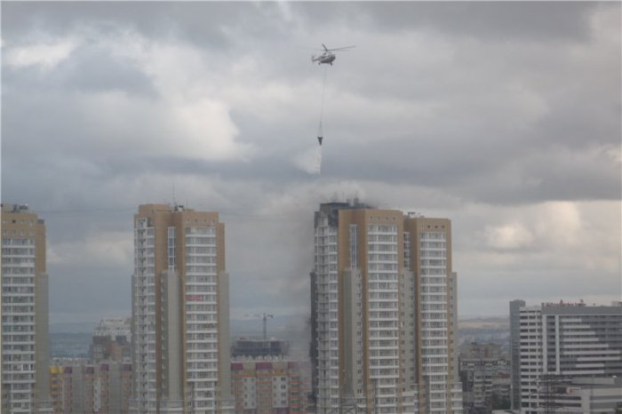 На ул. Шахтеров горит многоэтажка (17:34 - пожар локализован)