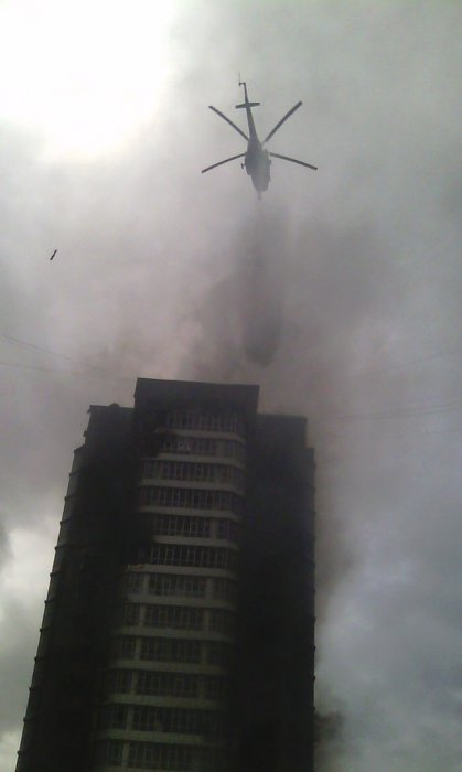 На ул. Шахтеров горит многоэтажка (17:34 - пожар локализован)