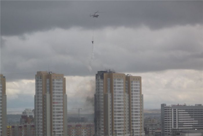 На ул. Шахтеров горит многоэтажка (17:34 - пожар локализован)