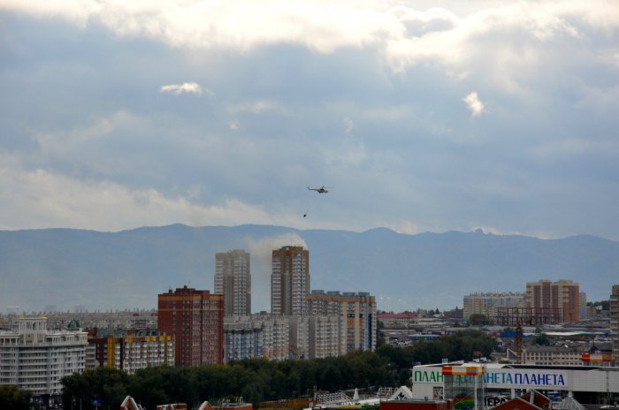 На ул. Шахтеров горит многоэтажка (17:34 - пожар локализован)