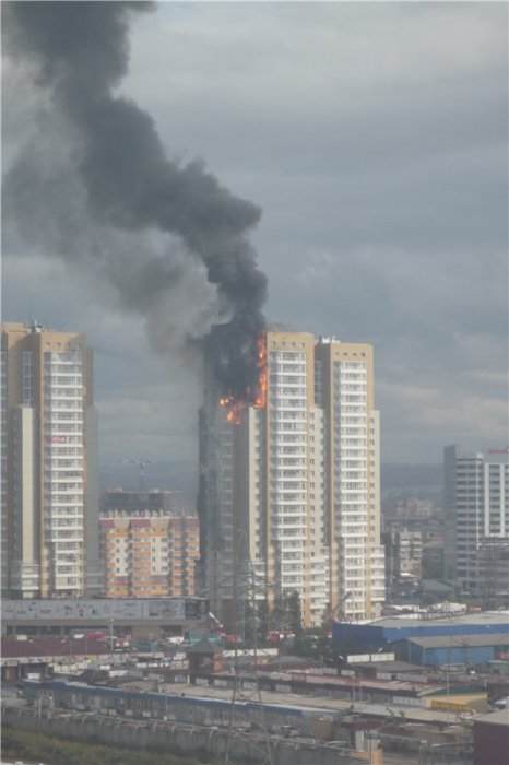 На ул. Шахтеров горит многоэтажка (17:34 - пожар локализован)